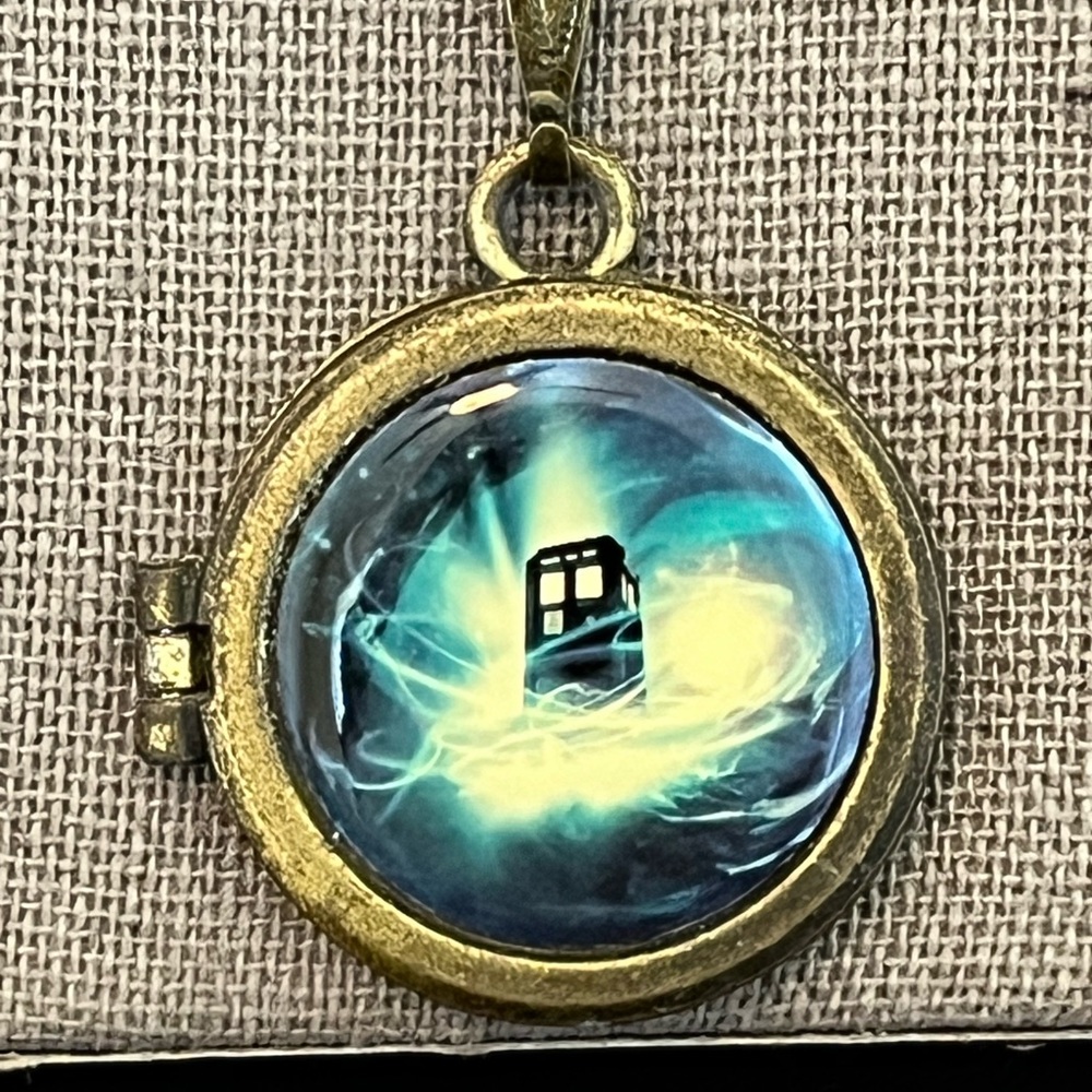 Vintage BBC Doctor Who Gallifreyen Locket Necklace